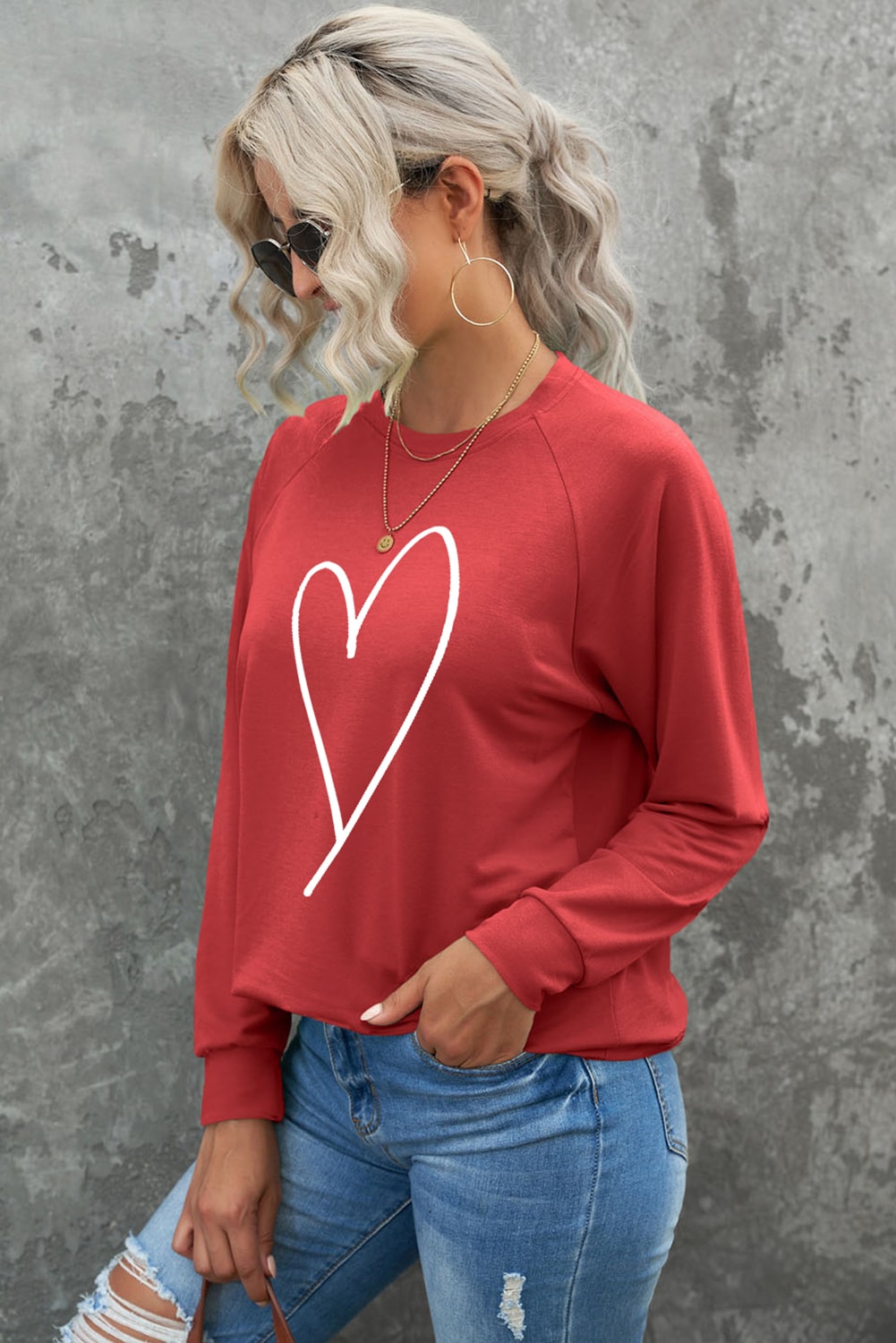 Azura Exchange Heart Graphic Sweatshirt