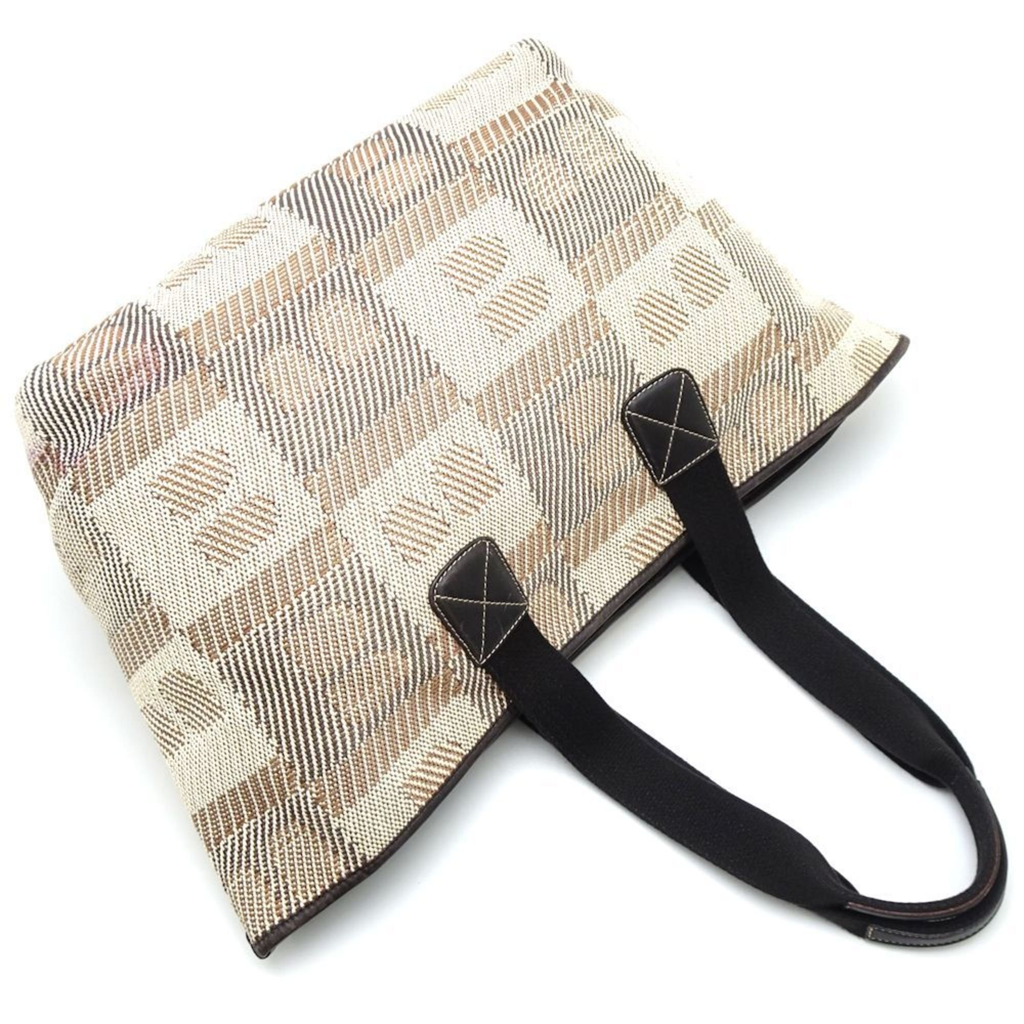 Elegant Canvas Handbag with Timeless Design
