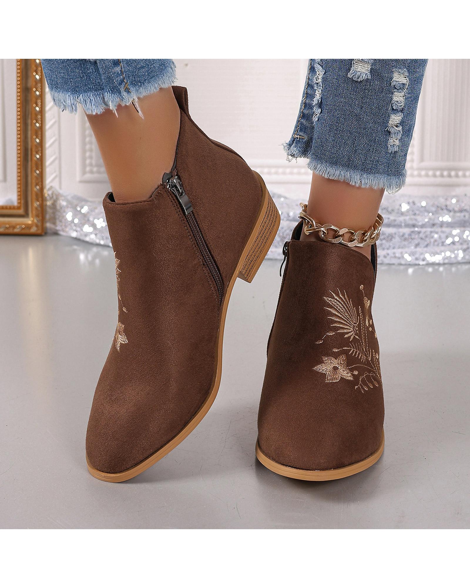 Everyday the Label Embroidered Suede Point Toe Block Heel Boots Women Brown - Foto 18 di 22